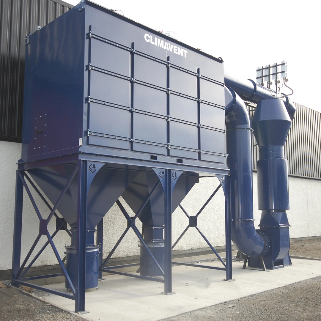 Externally sited reverse jet filtration unit used during thermal spray applications